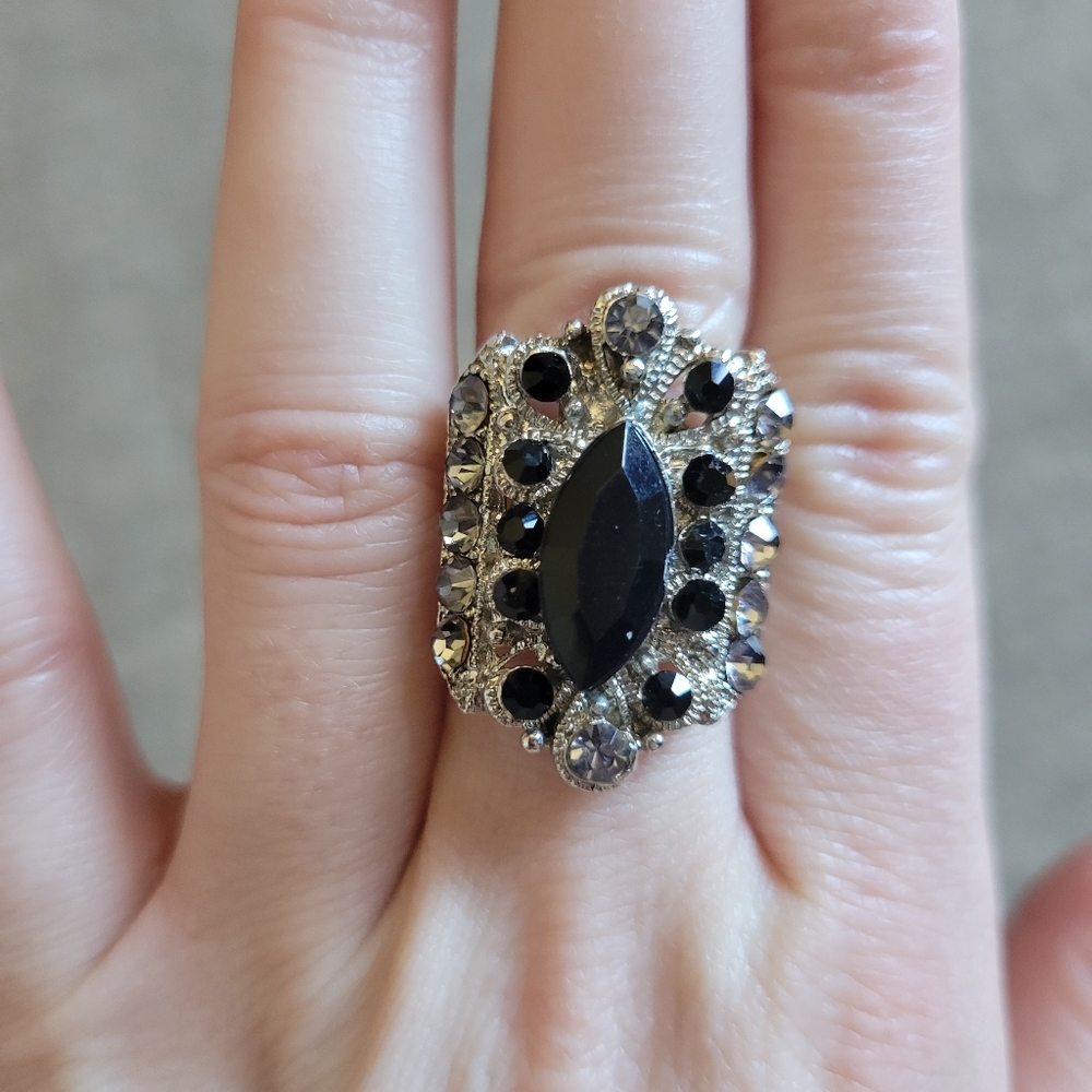 Mid-Evil Style Ring - Picture 3 of 4